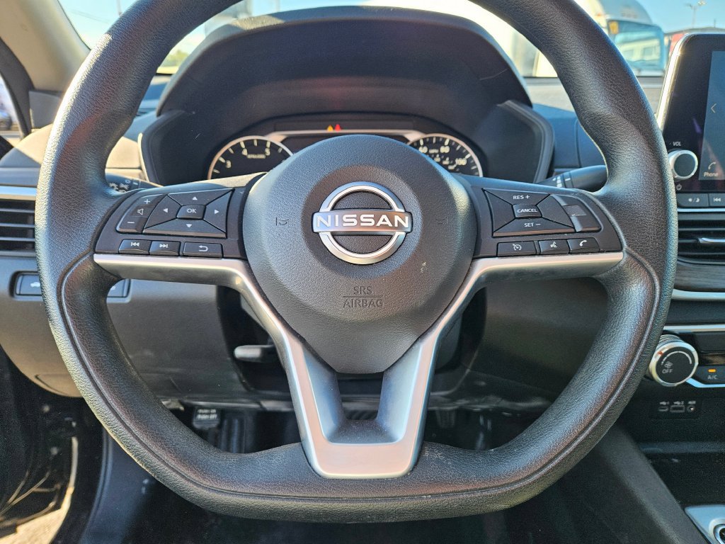 Used 2025 Nissan Altima 2.5 SV FWD image 19