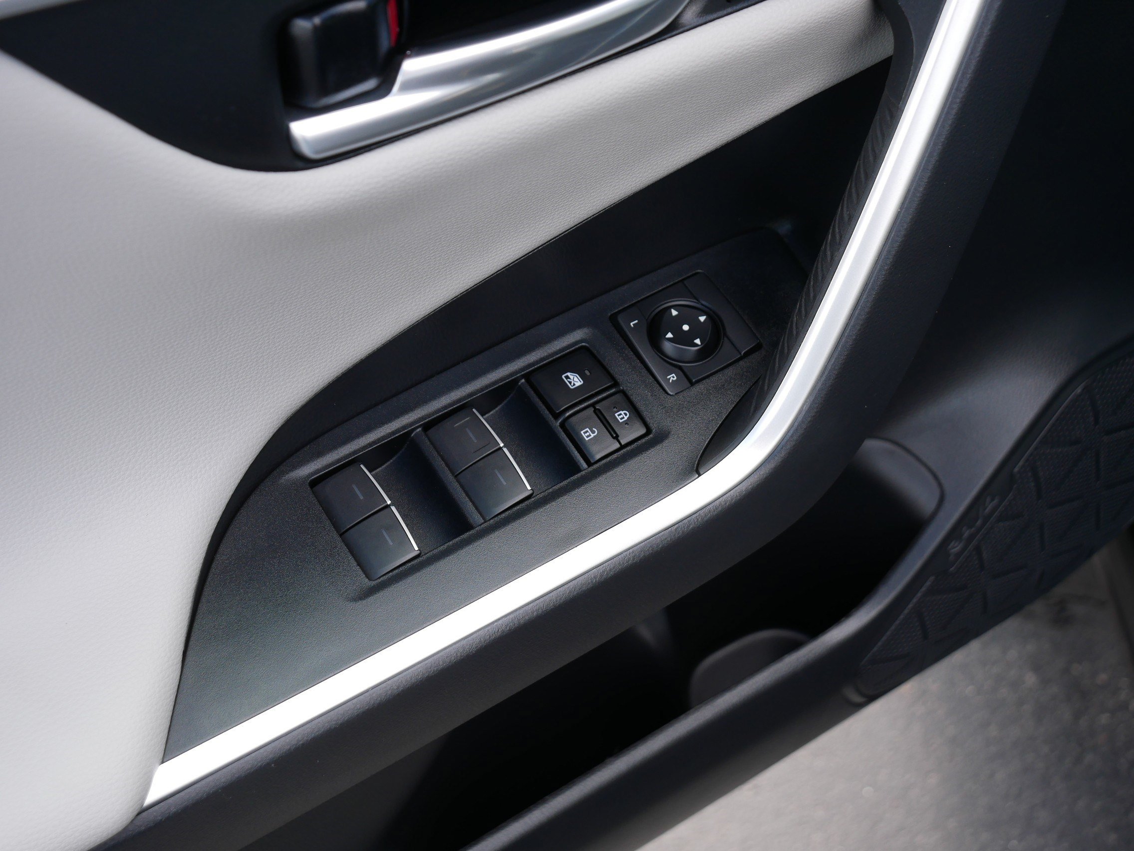 Used 2023 Toyota RAV4 Limited w/ Limited Grade Weather Package AWD/4WD image 19