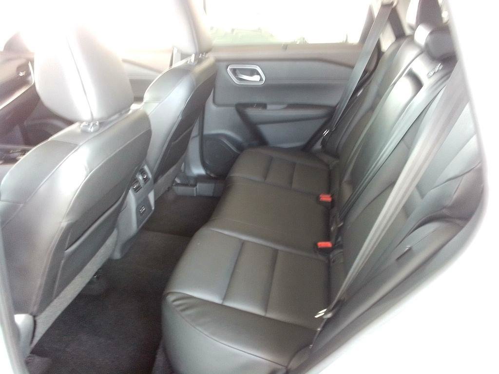 Used 2017 Nissan Rogue SL w/ SL Premium Package AWD/4WD image 18