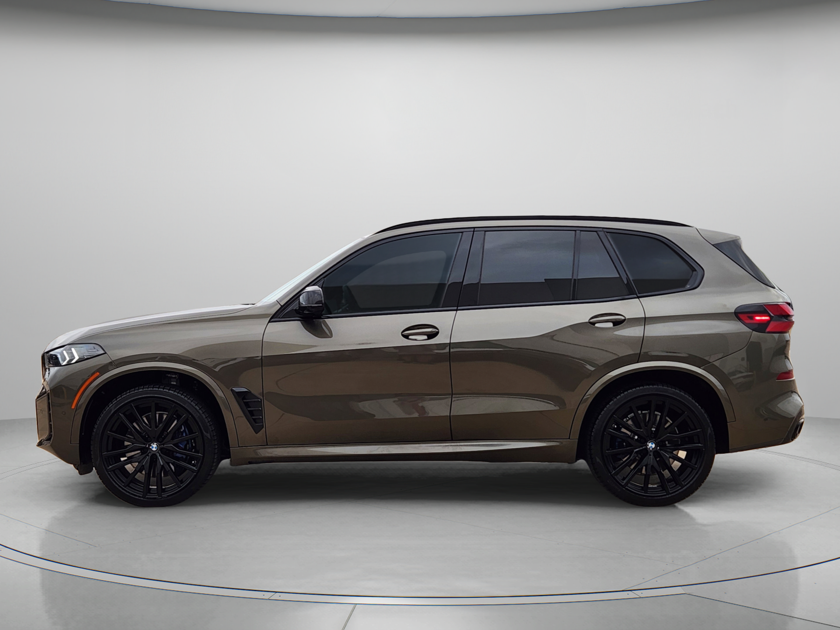 Used 2024 BMW X5 M60i w/ Executive Package AWD/4WD image 2