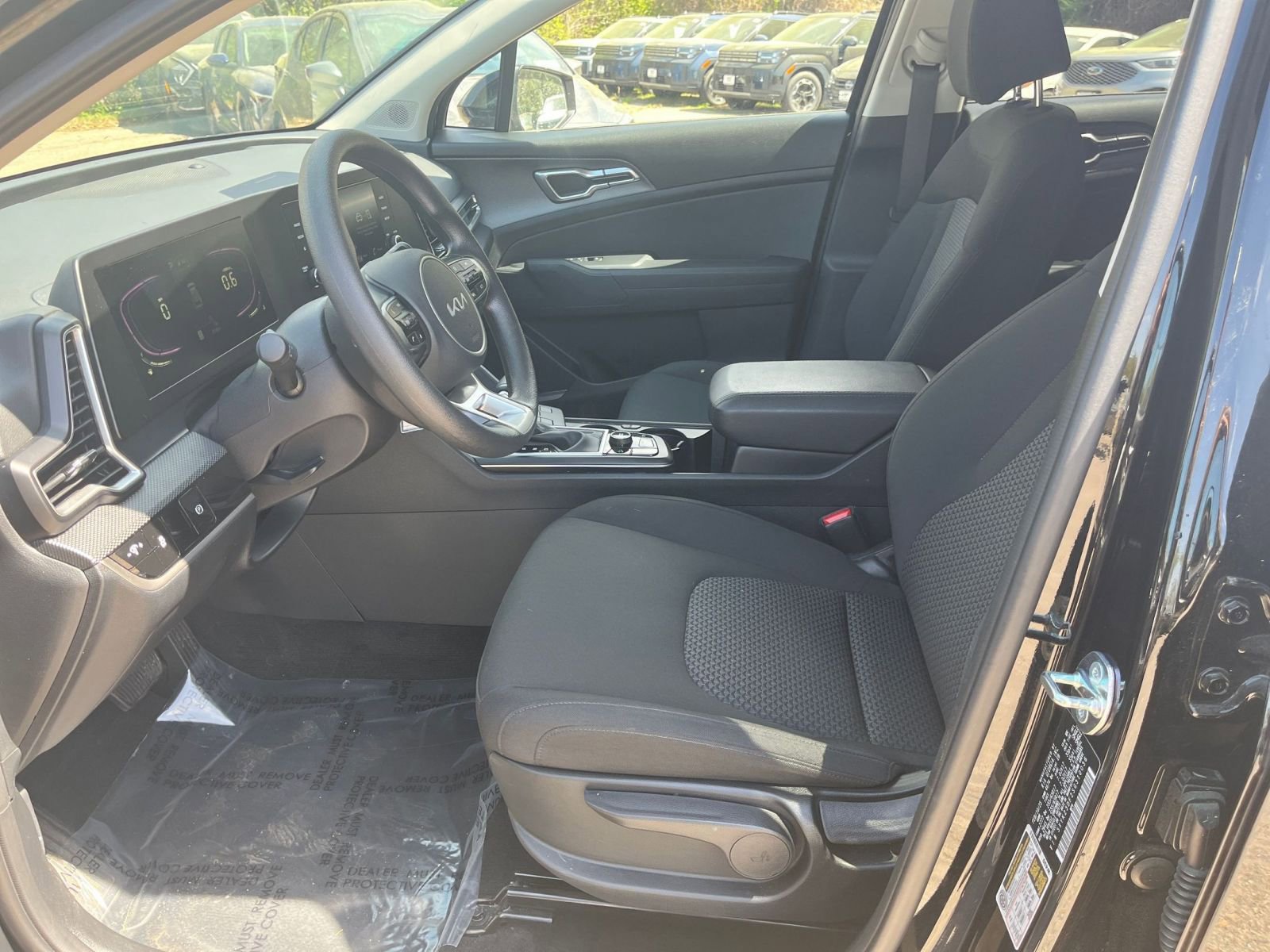 Used 2025 Kia Sportage LX FWD image 23