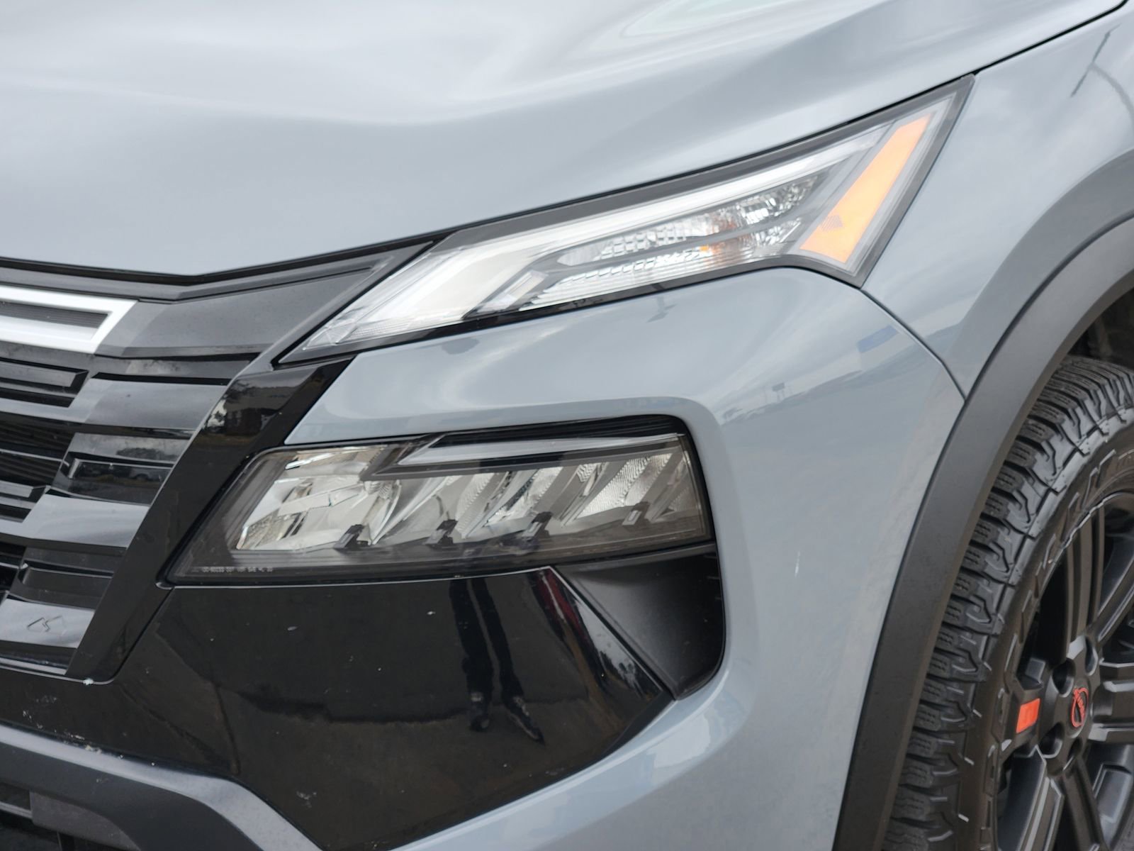 Used 2025 Nissan Rogue SV image 11