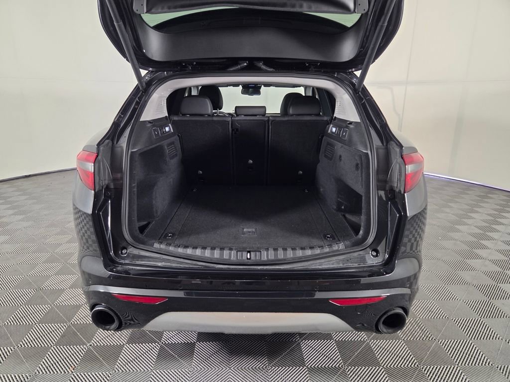 Used 2020 Alfa Romeo Stelvio Ti w/ Active Blind Spot Package AWD/4WD image 28