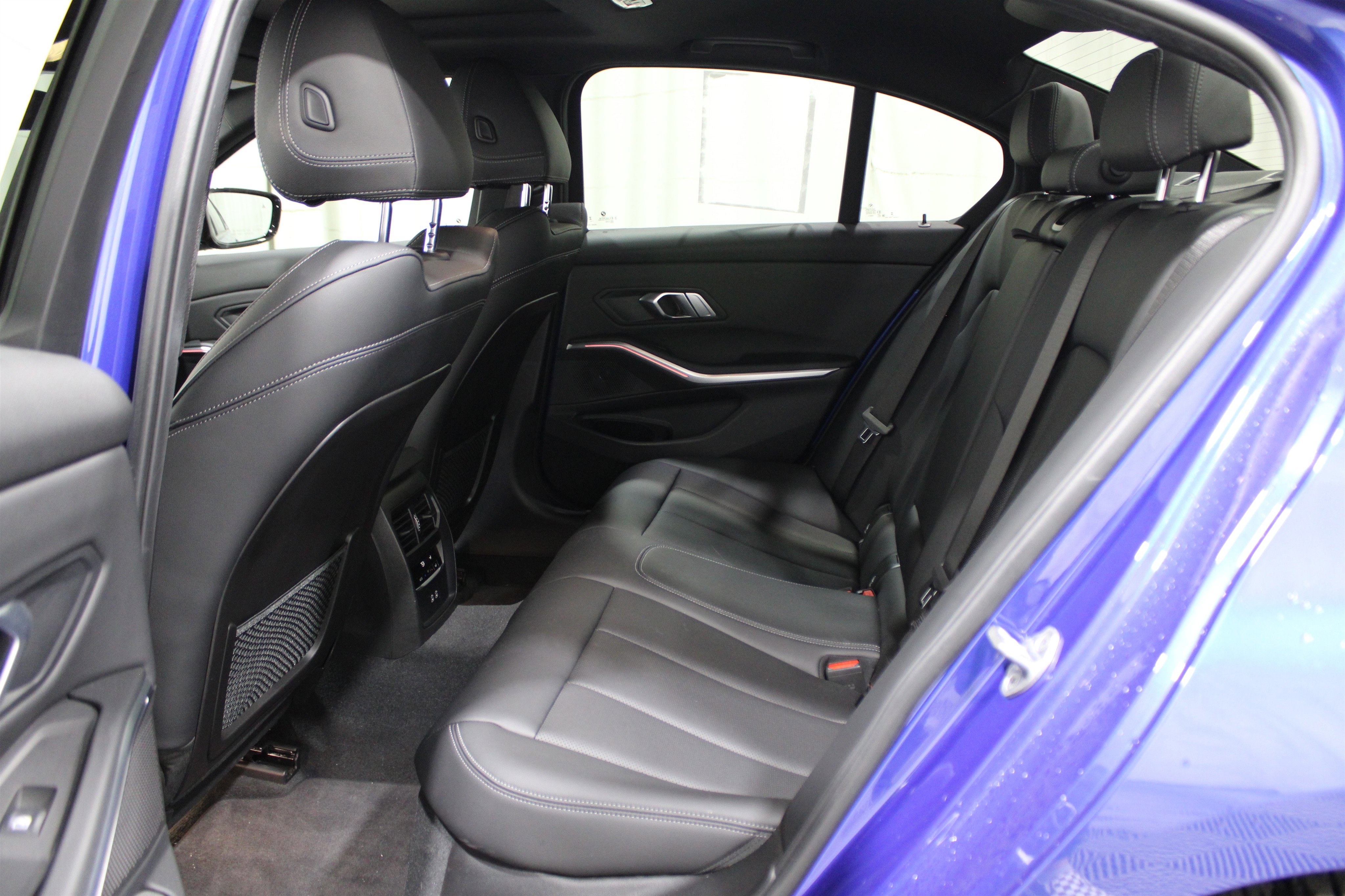 Used 2023 BMW 330i Sedan w/ M Sport Package image 25