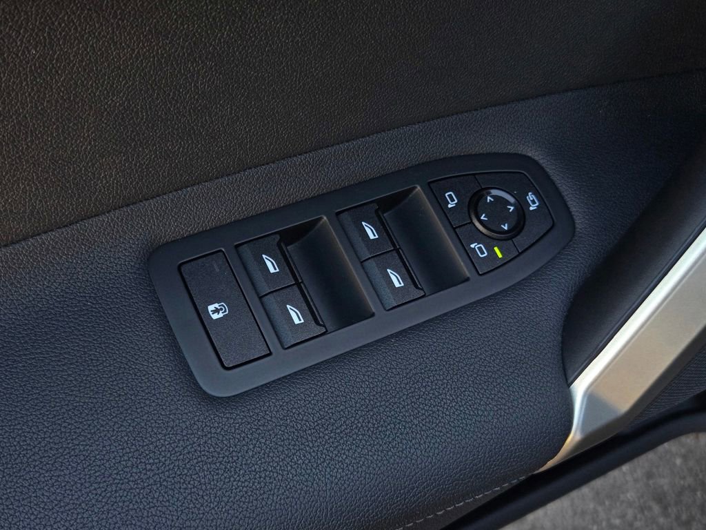 Used 2023 BMW iX xDrive50 image 12