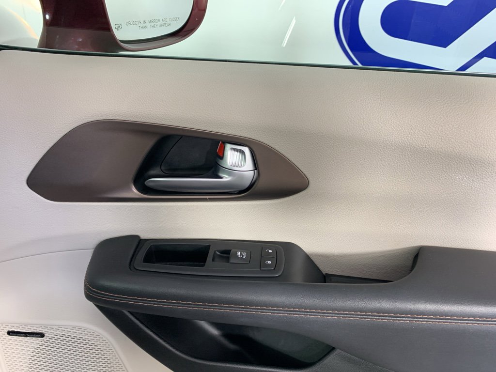 Used 2017 Chrysler Pacifica Touring-L Plus w/ Advanced Safetytec Group image 38