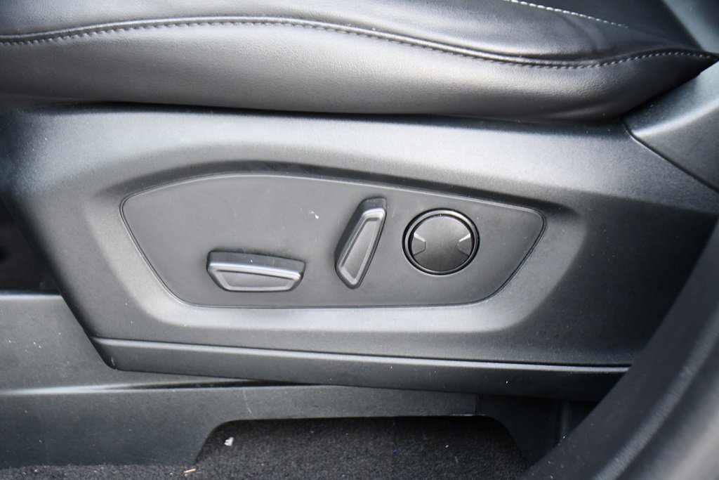 Used 2023 Ford Explorer XLT w/ Equipment Group 202A image 14