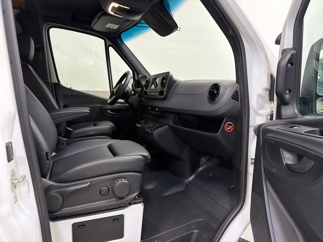 Used 2020 Mercedes-Benz Sprinter 2500 image 35