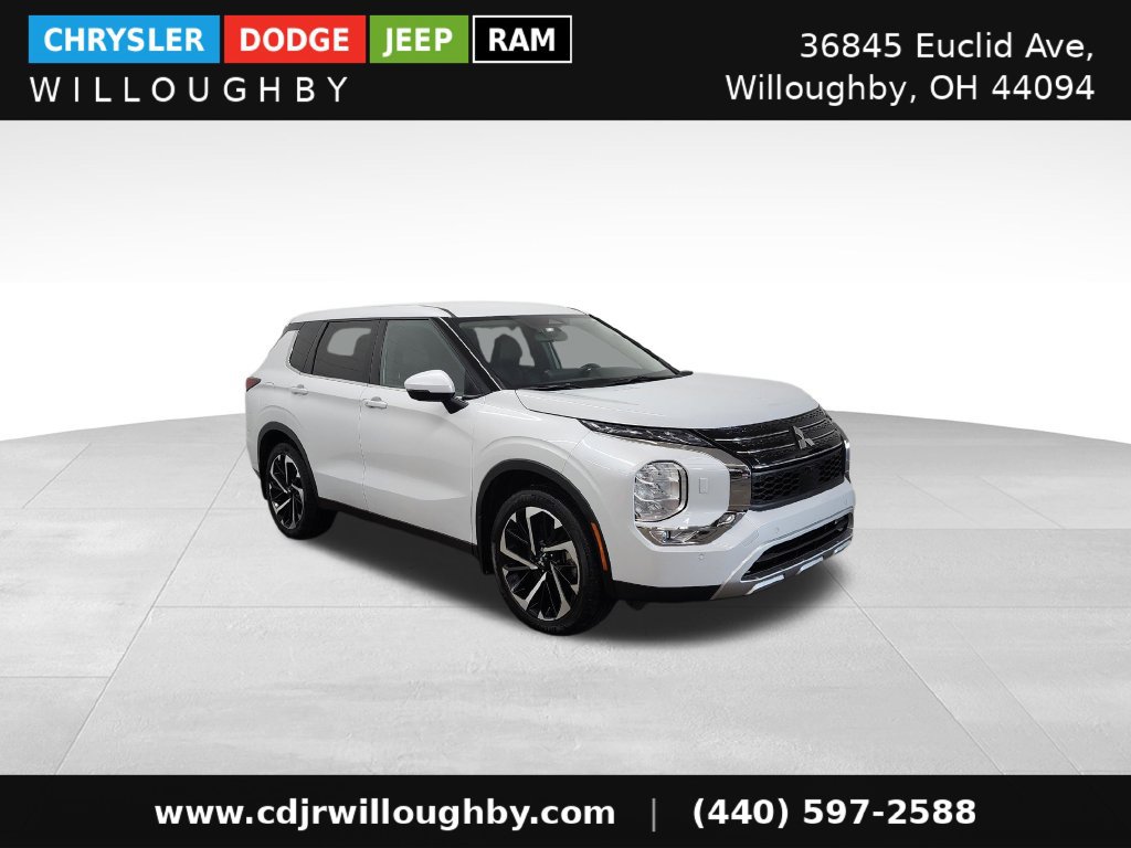 Used 2024 Mitsubishi Outlander AWD image 3