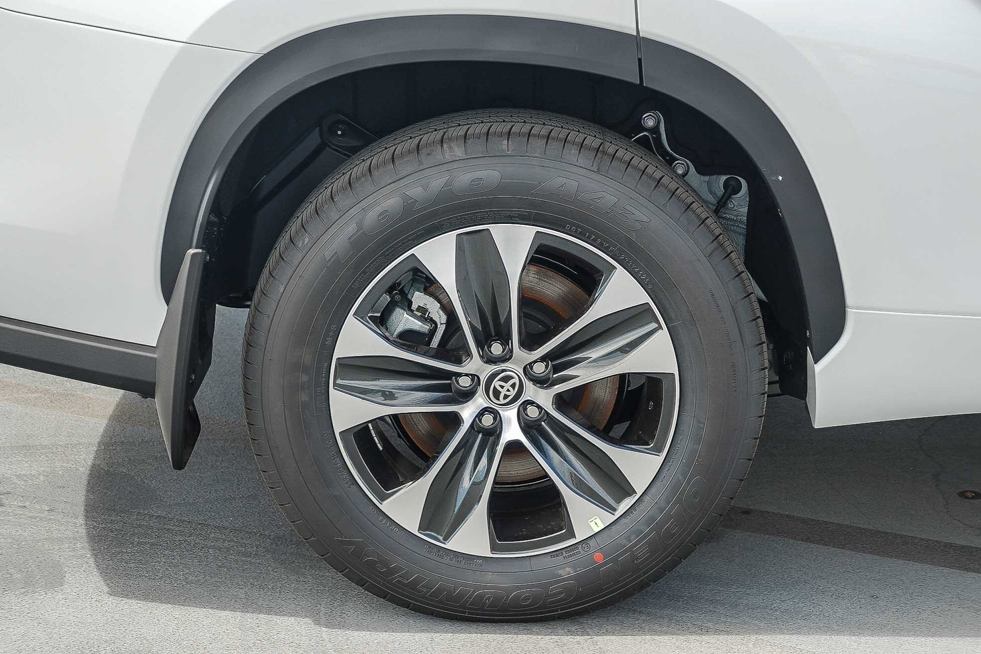 New 2026 Toyota Highlander XLE image 12