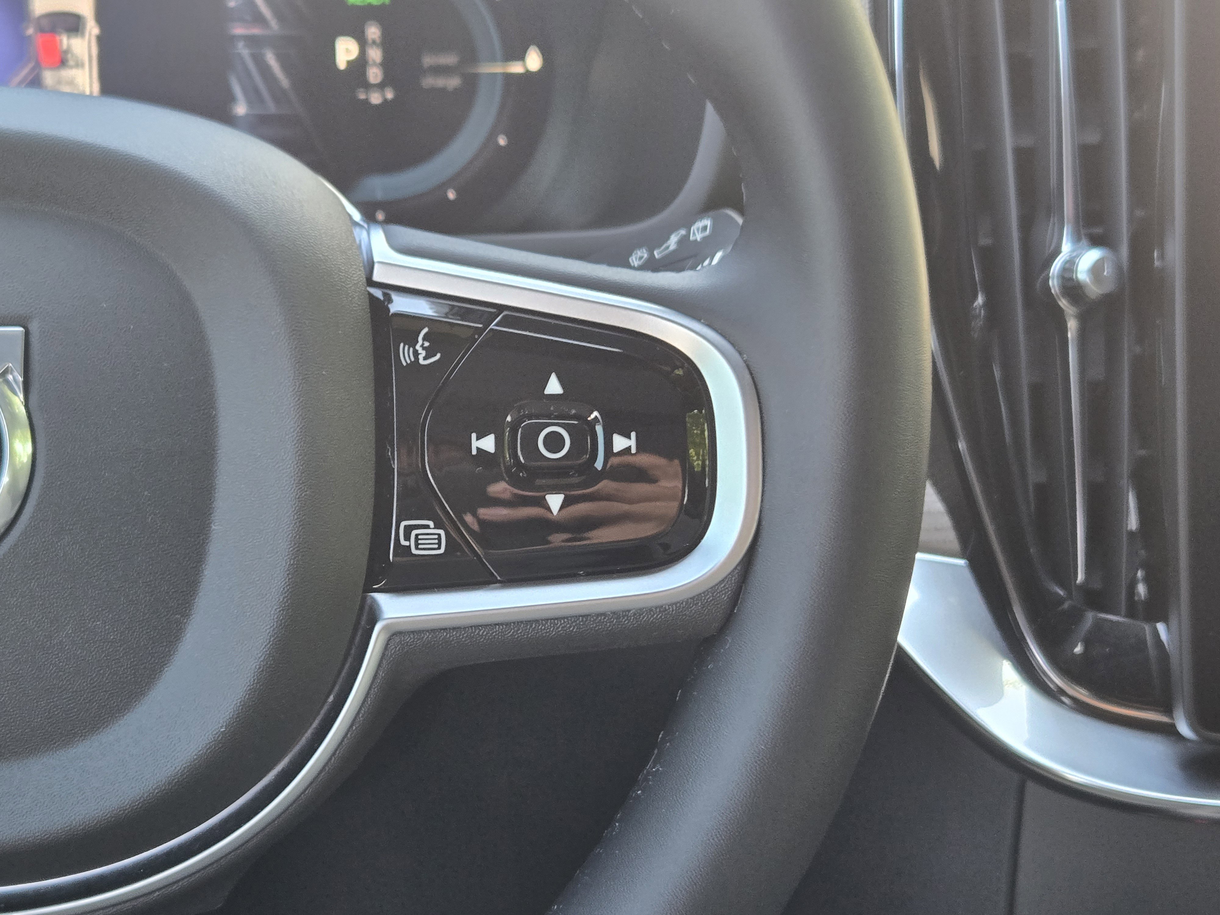 Certified 2025 Volvo XC90 T8 Plus w/ Protection Package Premier image 39