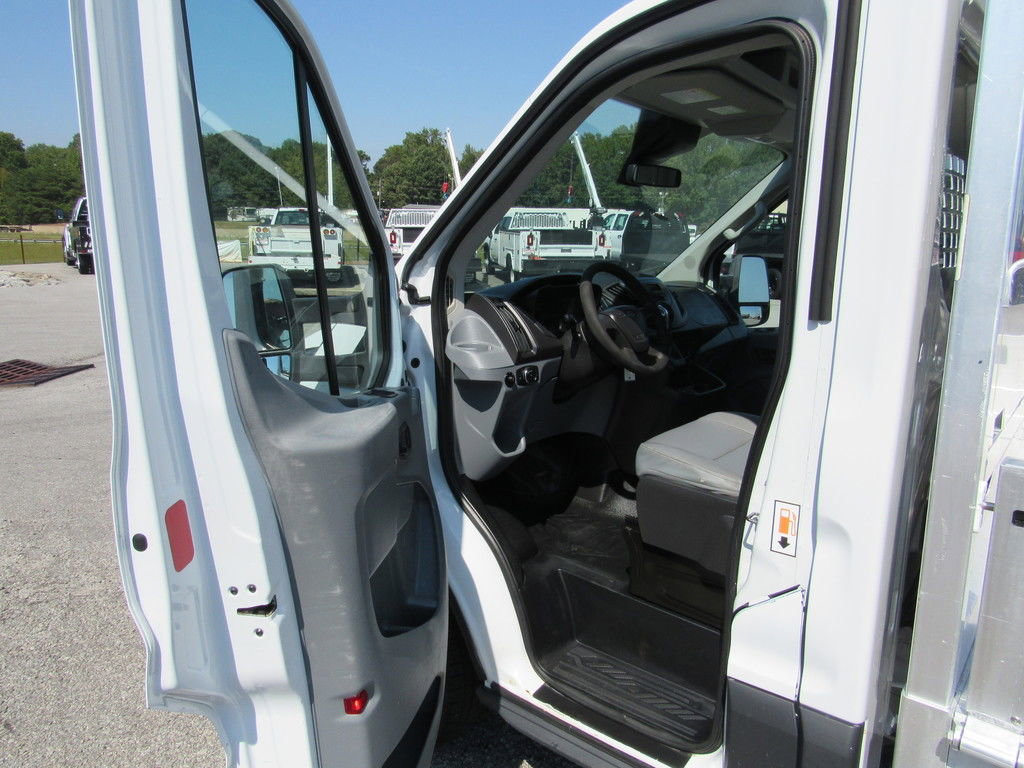 Used 2018 Ford Transit 250 138 RWD image 9