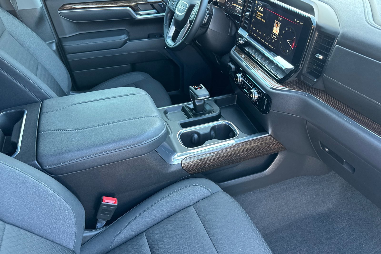 Used 2025 GMC Sierra 1500 Elevation image 17