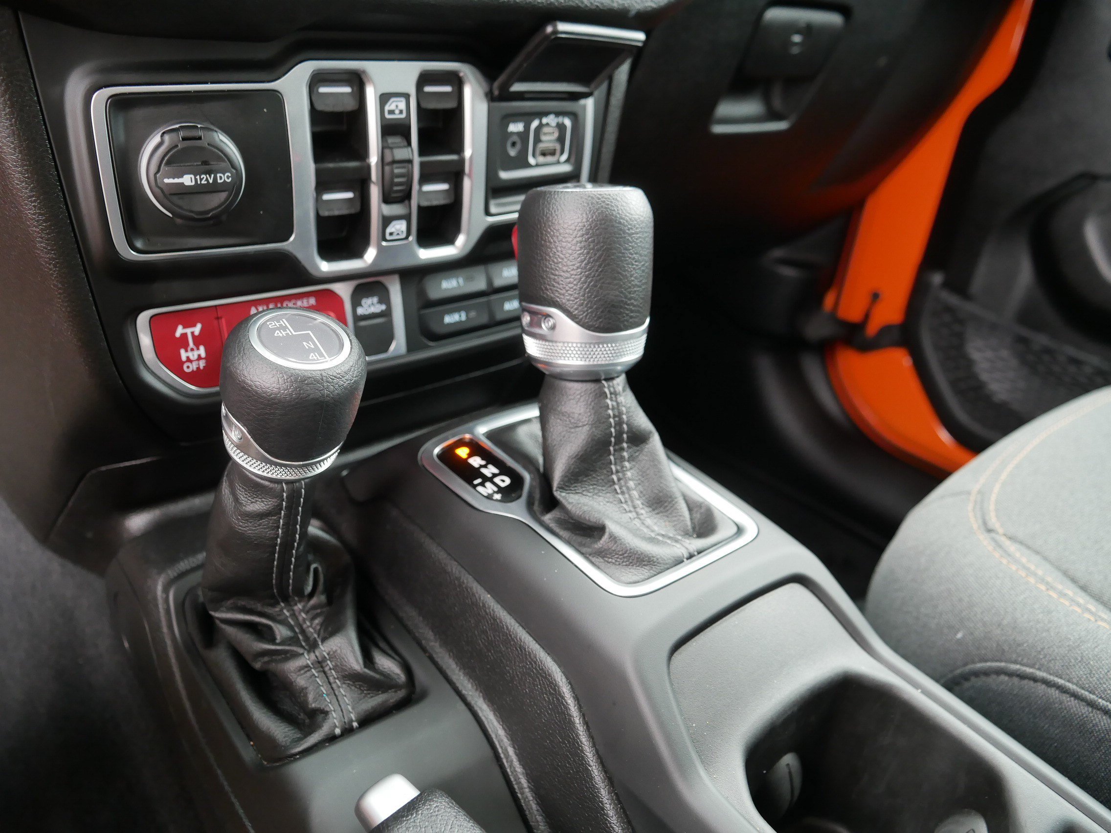 Used 2025 Jeep Gladiator Mojave AWD/4WD image 24