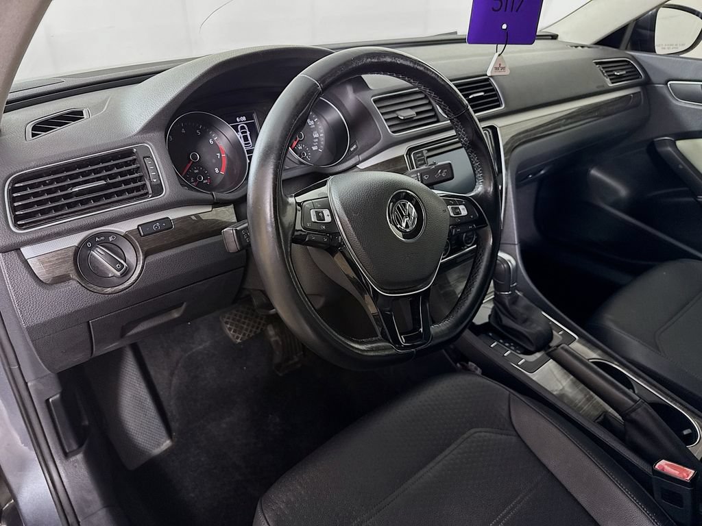 Used 2016 Volkswagen Passat 1.8T SE FWD image 9