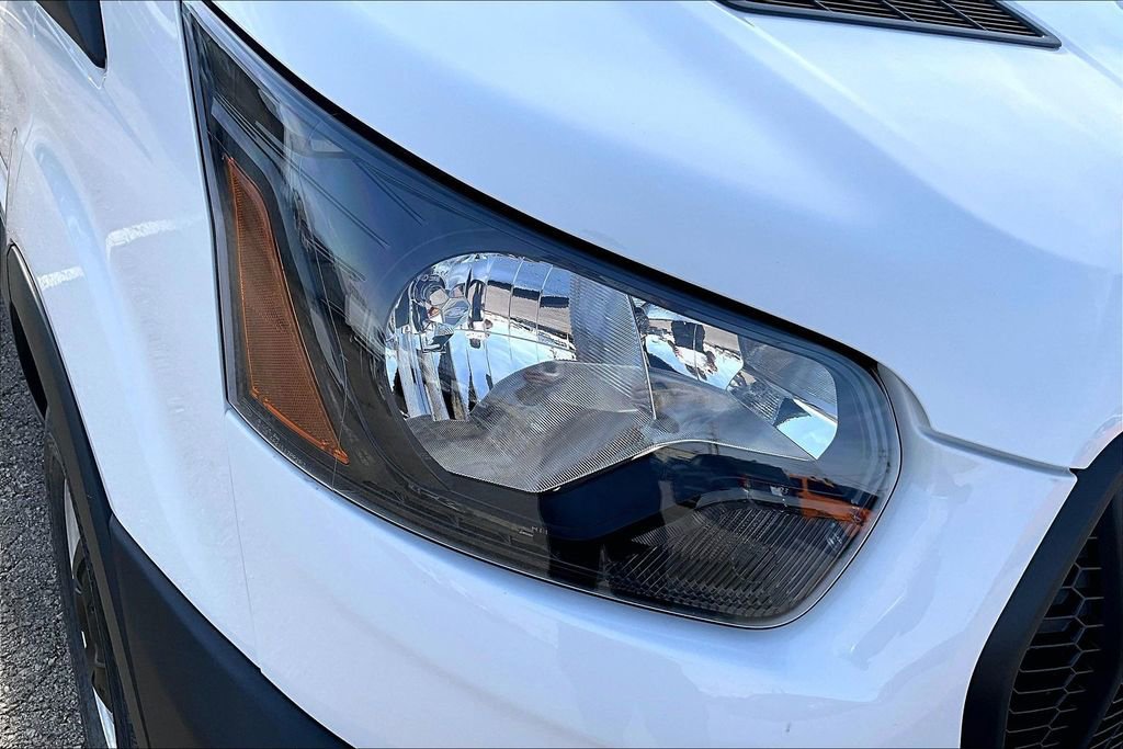 New 2026 Ford Transit 250 148 Medium Roof RWD image 32