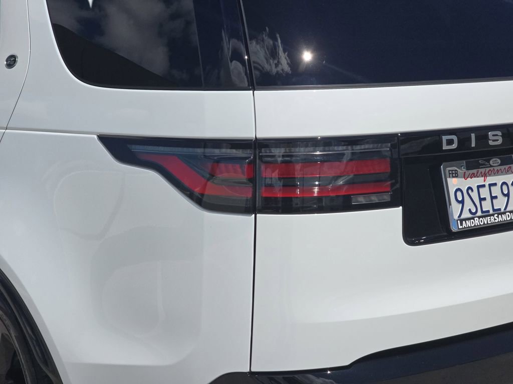 Certified 2025 Land Rover Discovery Metropolitan Edition AWD/4WD image 37