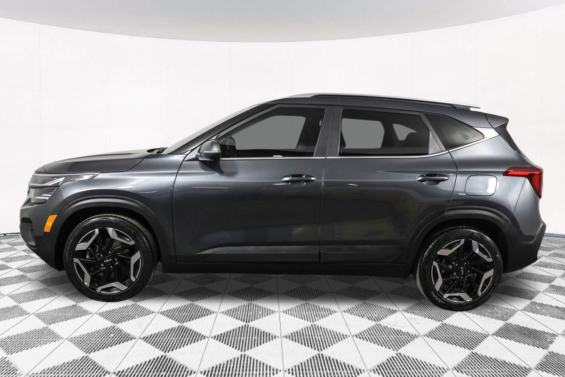 Used 2024 Kia Seltos SX w/ SX Sunroof Package image 23