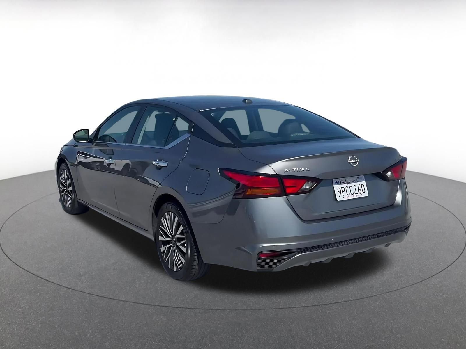 Used 2025 Nissan Altima 2.5 SV FWD image 11