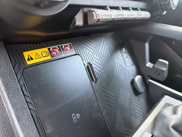 Used 2025 Toyota 4Runner TRD Off-Road Premium AWD/4WD image 29