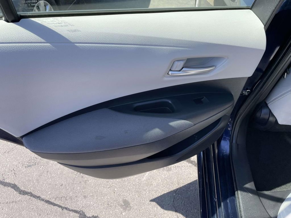 Used 2020 Toyota Corolla LE image 19