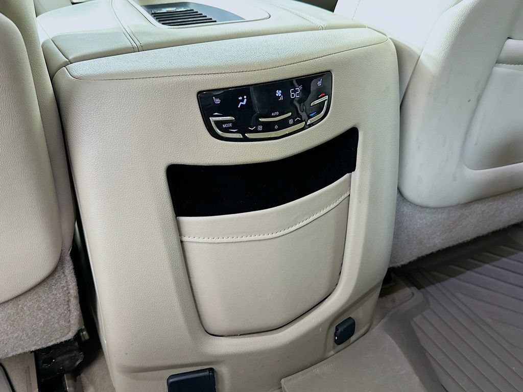 Used 2018 Cadillac Escalade Luxury AWD/4WD image 4