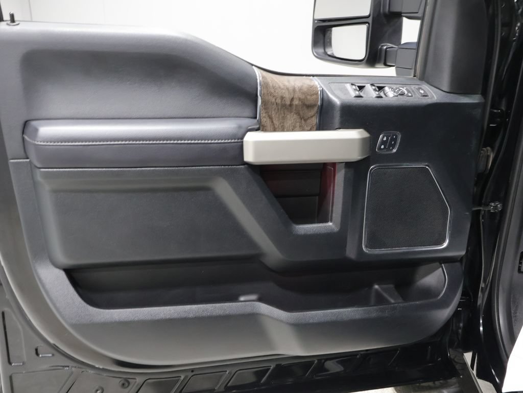 Used 2018 Ford F250 Lariat w/ Lariat Ultimate Package AWD/4WD image 12