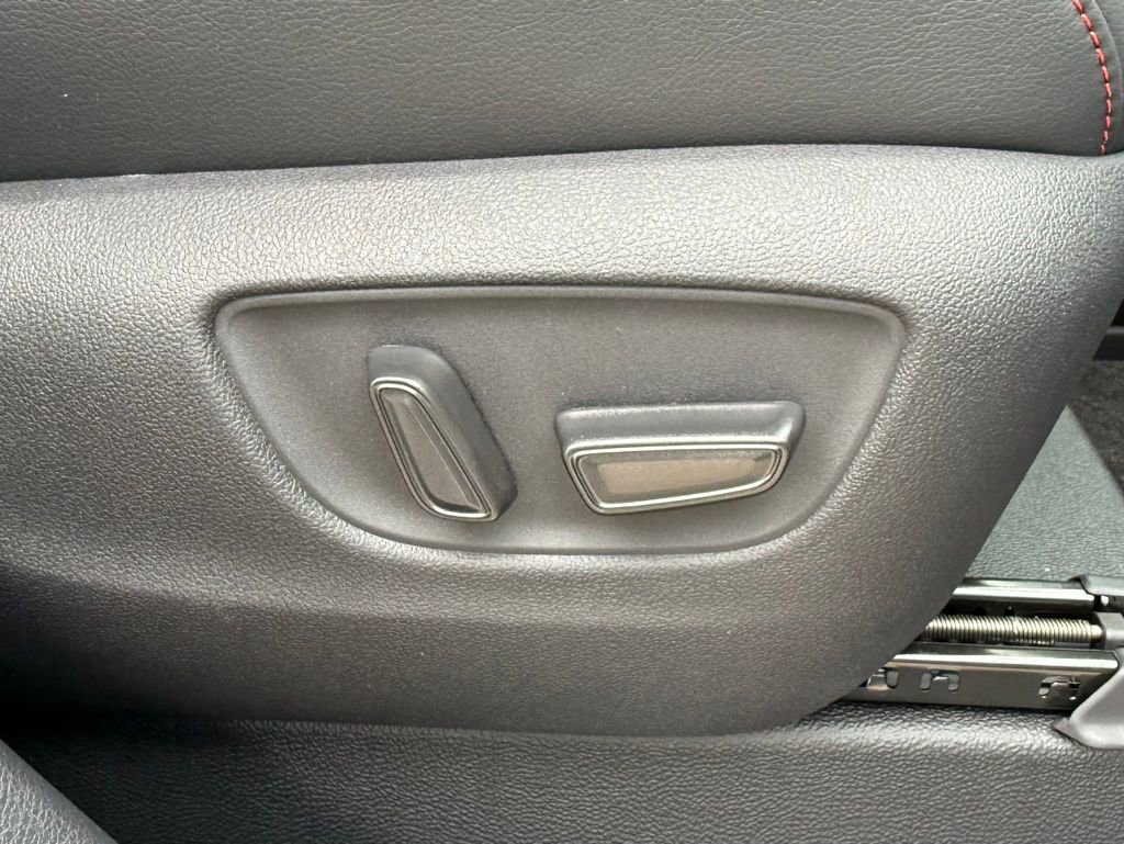 Used 2025 Toyota Sienna XSE image 23