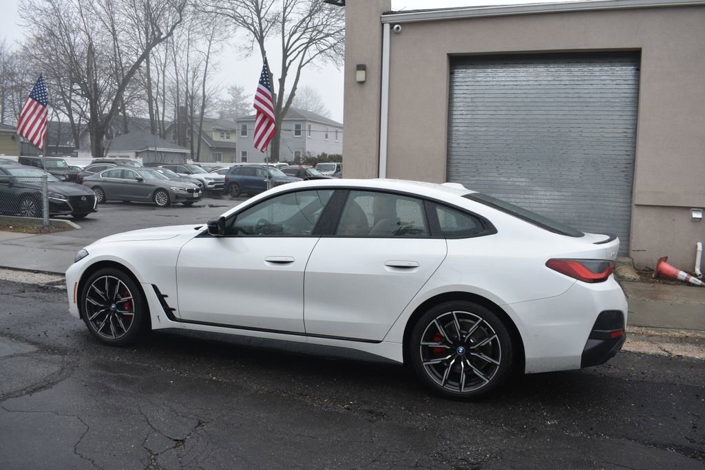 Used 2023 BMW i4 eDrive40 w/ M Sport Package image 9