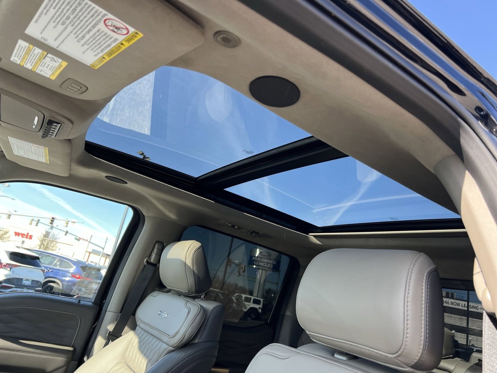 Certified 2025 Ford F450 Platinum w/ Platinum Plus Package image 24