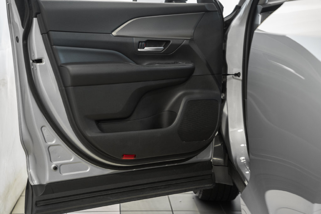 Used 2025 Toyota Grand Highlander AWD image 39