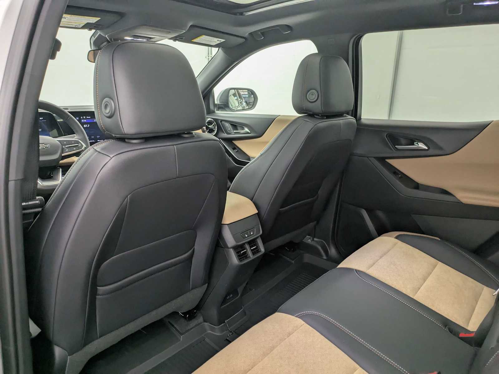 New 2026 Chevrolet Equinox ACTIV w/ Convenience Package III AWD/4WD image 19
