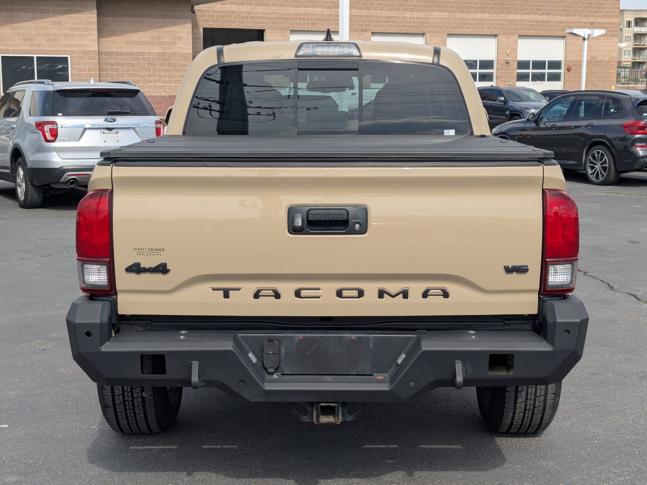 Used 2018 Toyota Tacoma SR5 AWD/4WD image 5