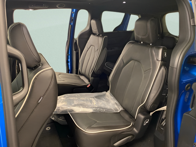 New 2027 Chrysler Pacifica Limited w/ Family Tech Group FWD image 20