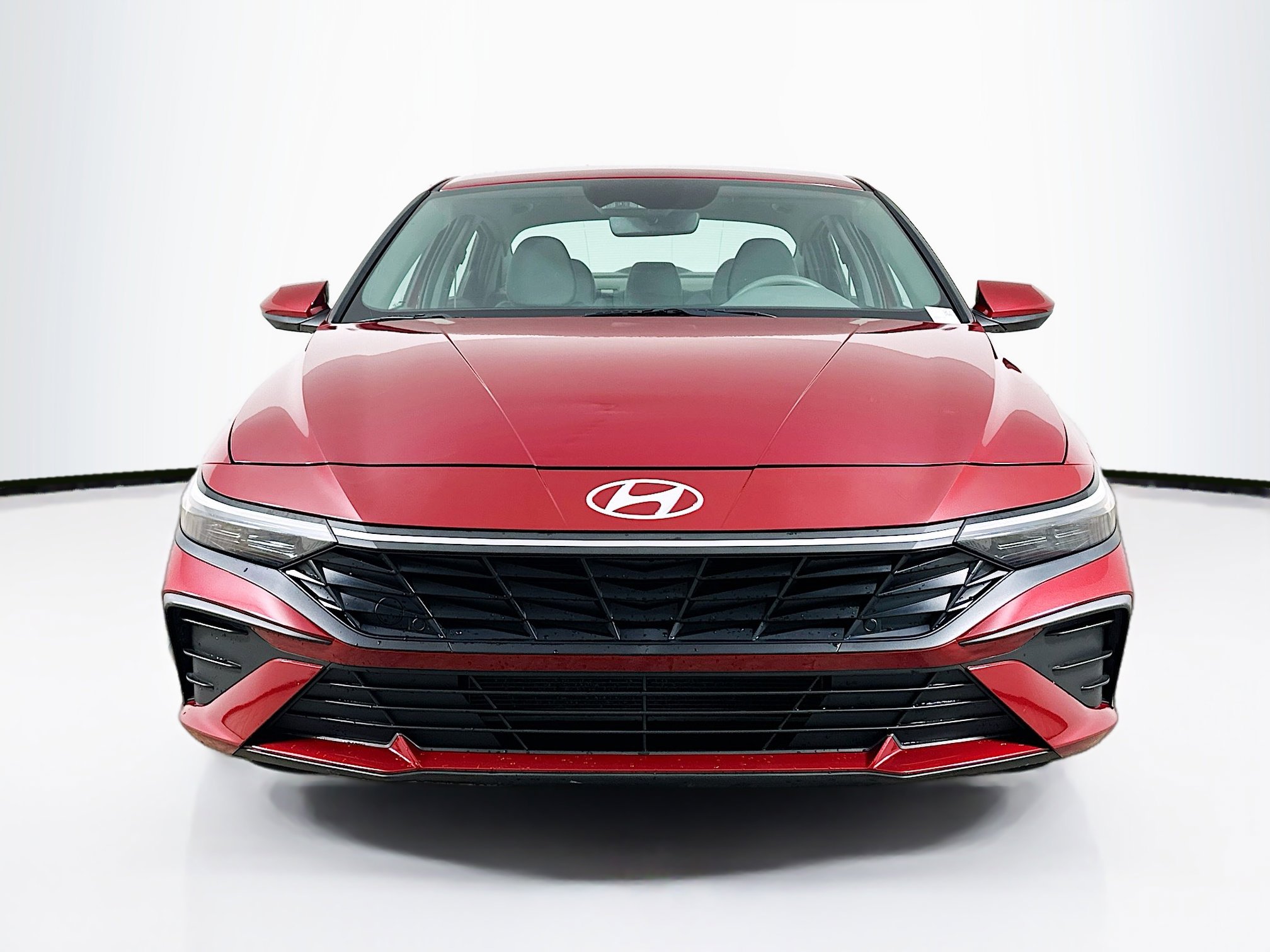 Used 2024 Hyundai Elantra SE FWD image 2
