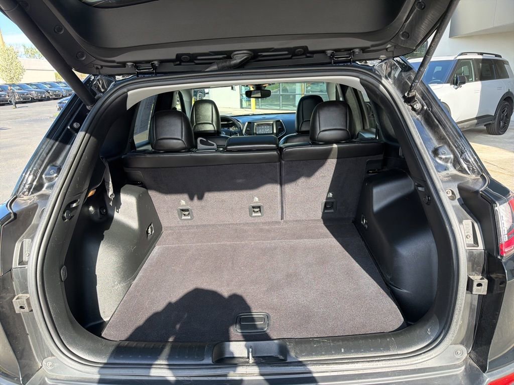 Used 2019 Jeep Cherokee Latitude Plus w/ Comfort/Convenience Group image 16