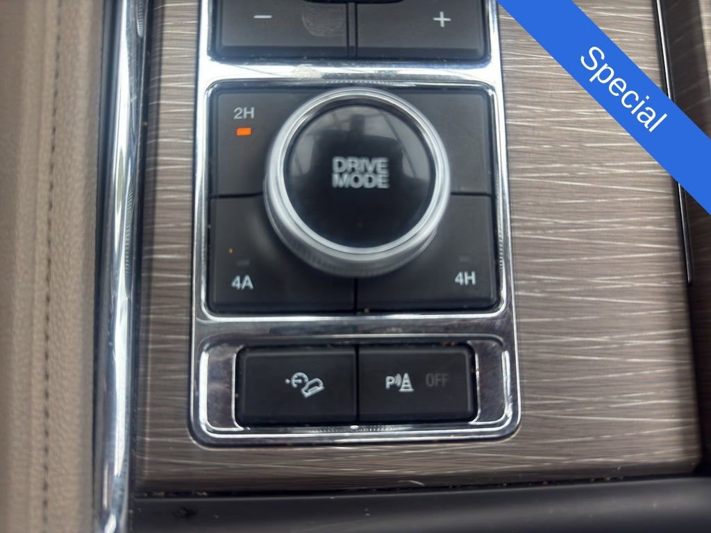 Used 2024 Ford Expedition Limited image 31