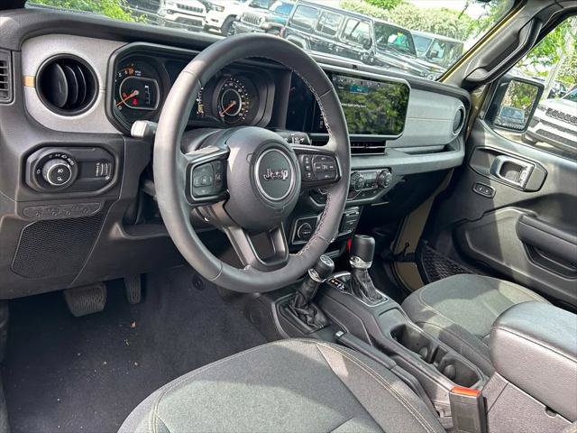 Certified 2025 Jeep Gladiator Sport AWD/4WD image 11