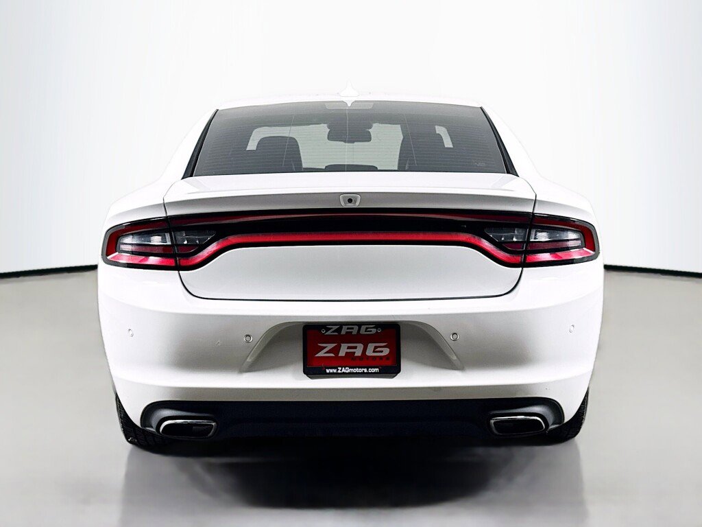 Used 2016 Dodge Charger SXT w/ Plus Group image 4