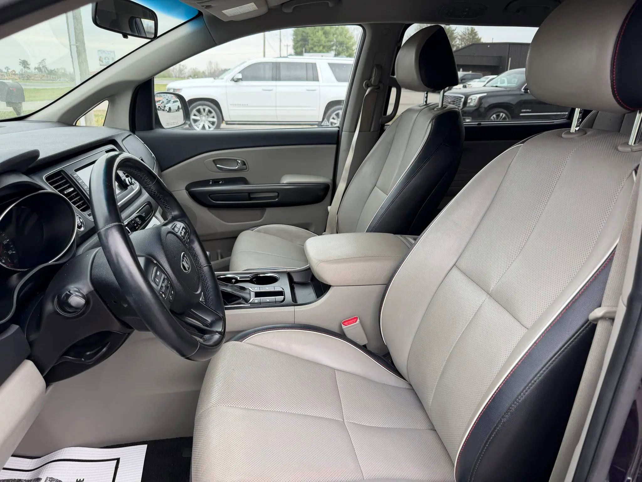 Used 2019 Kia Sedona EX image 10