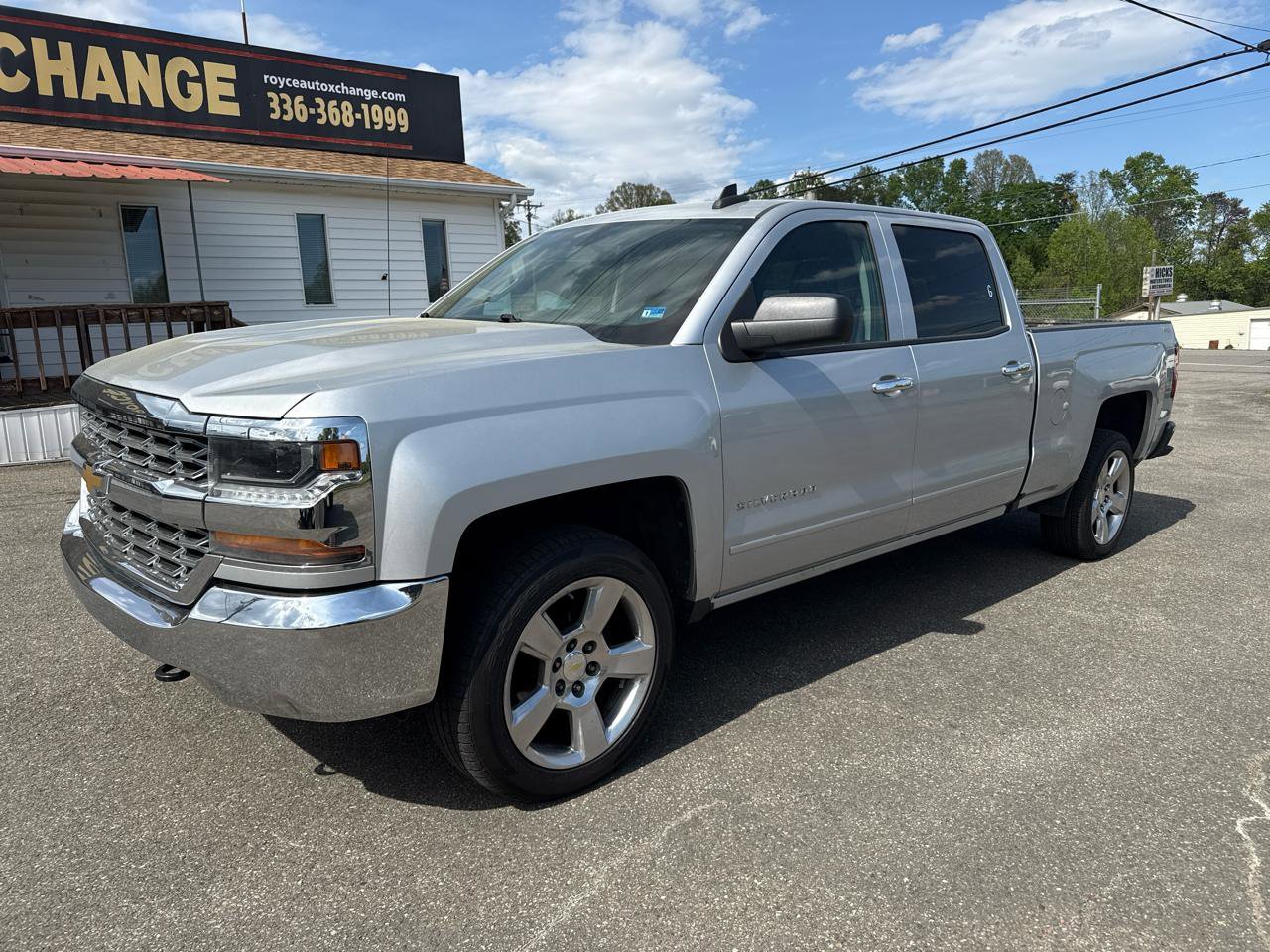 Used 2017 Chevrolet Silverado 1500 LT w/ LT Fleet Plus Package AWD/4WD image 3