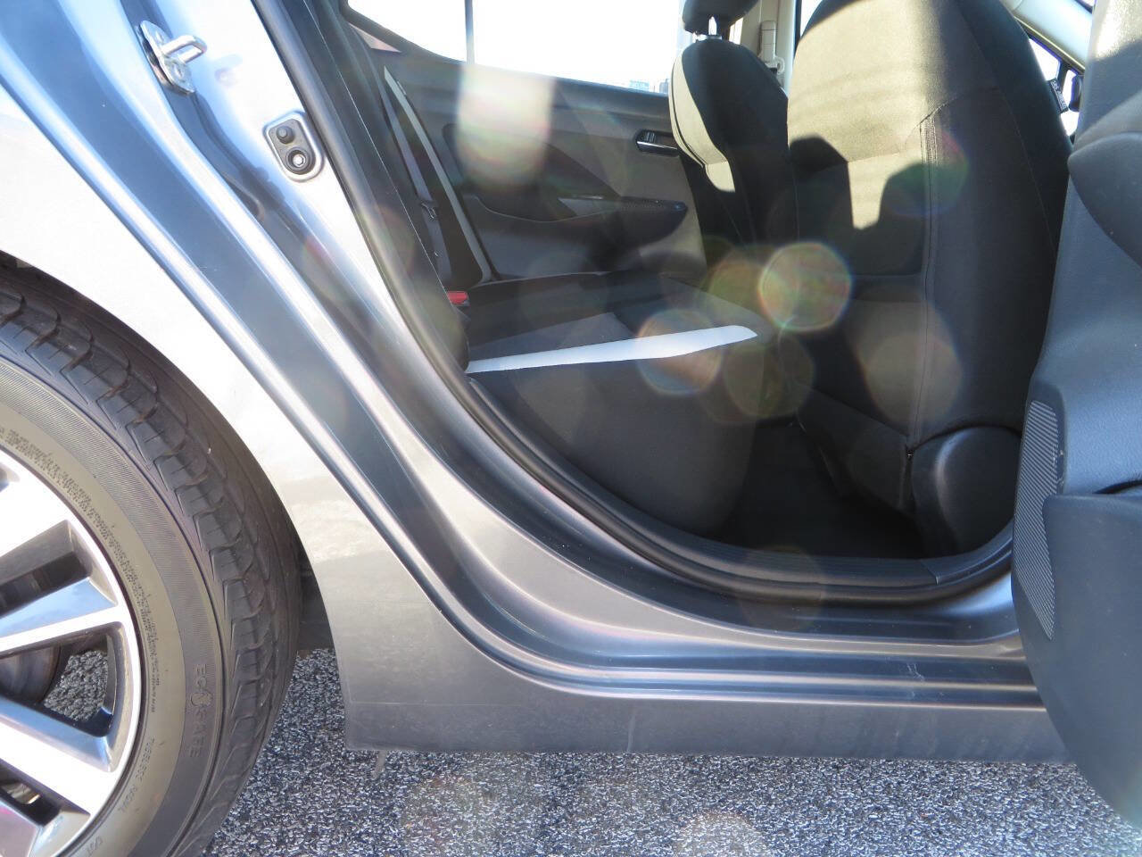 Used 2021 Nissan Versa SV image 15