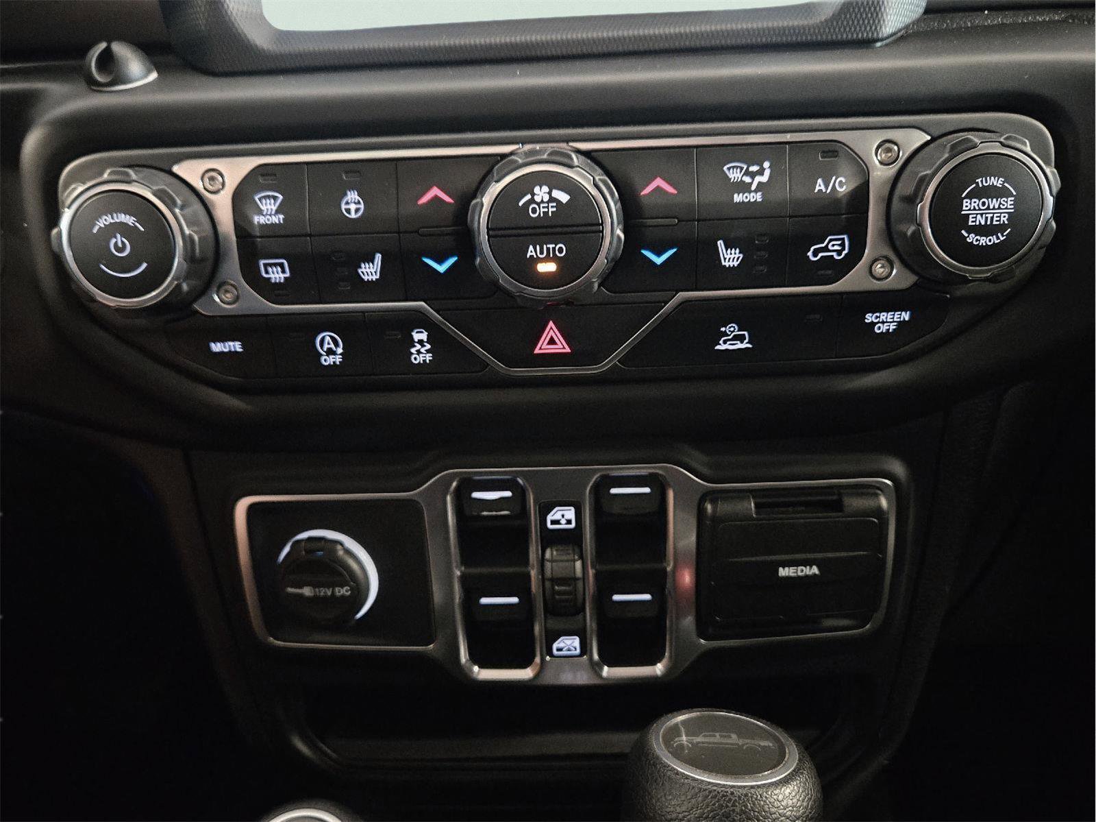 Used 2021 Jeep Gladiator Willys AWD/4WD image 24