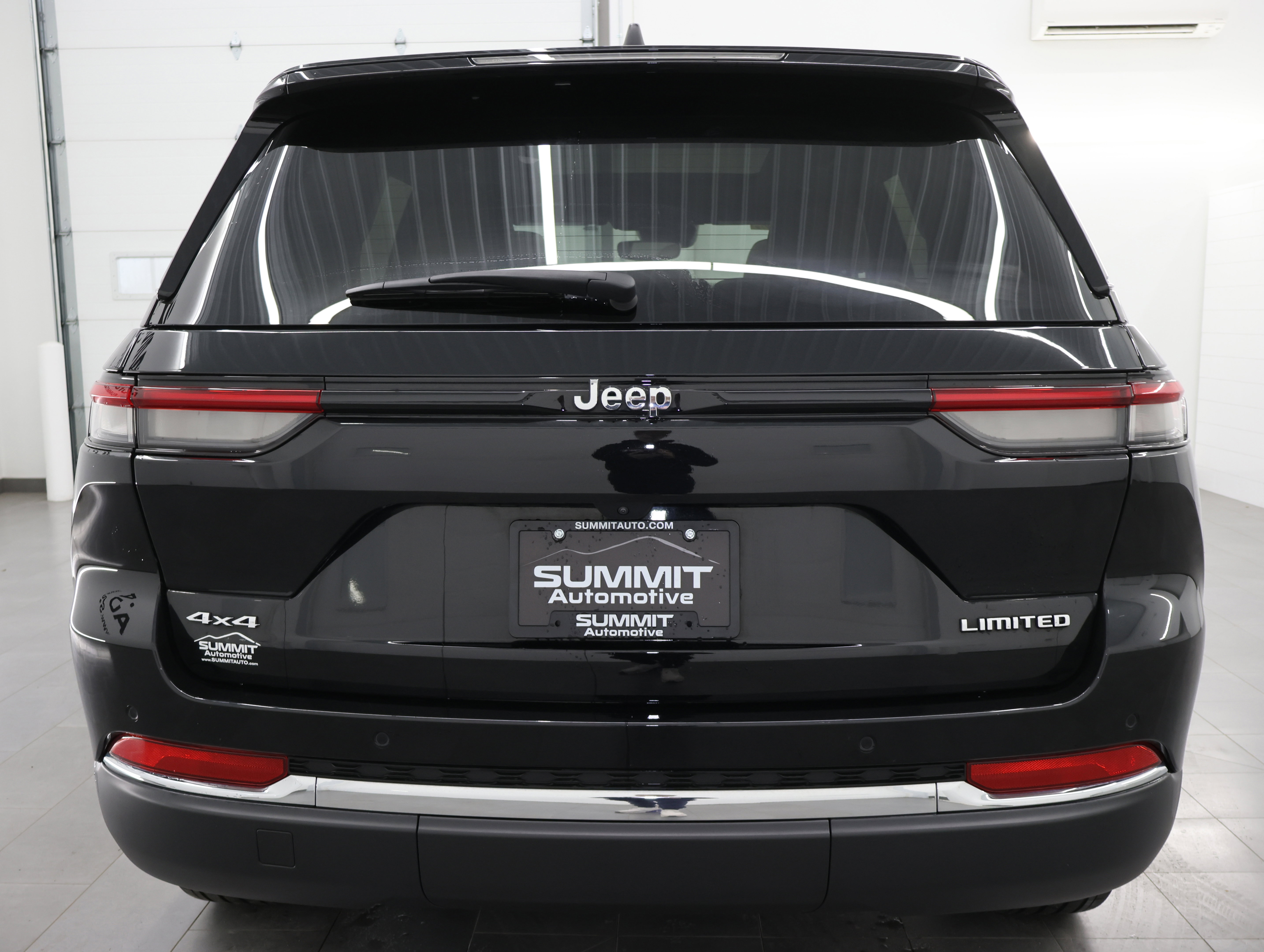 Used 2023 Jeep Grand Cherokee Limited image 26