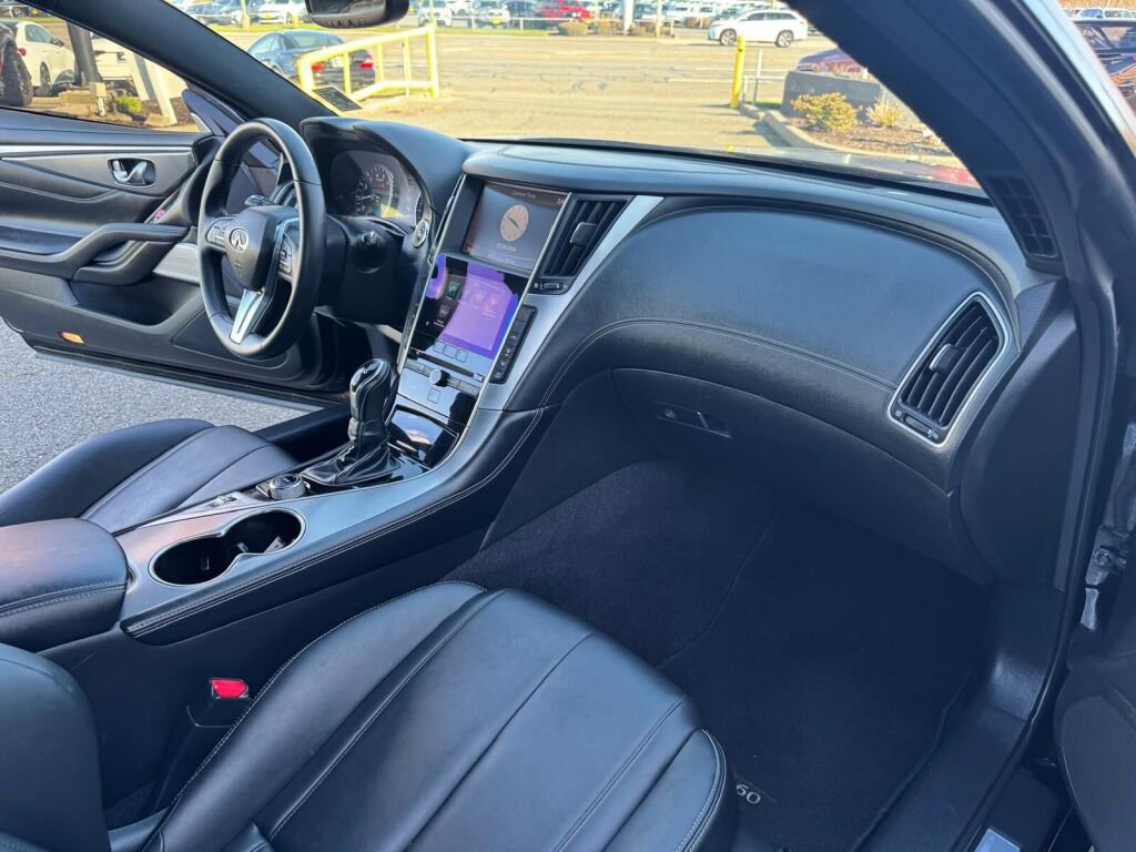 Used 2017 INFINITI Q60 3.0t image 29