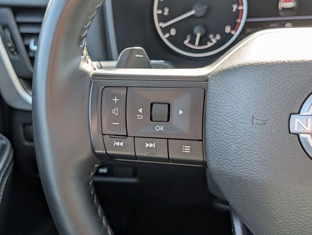 Used 2025 Nissan Rogue SV image 34