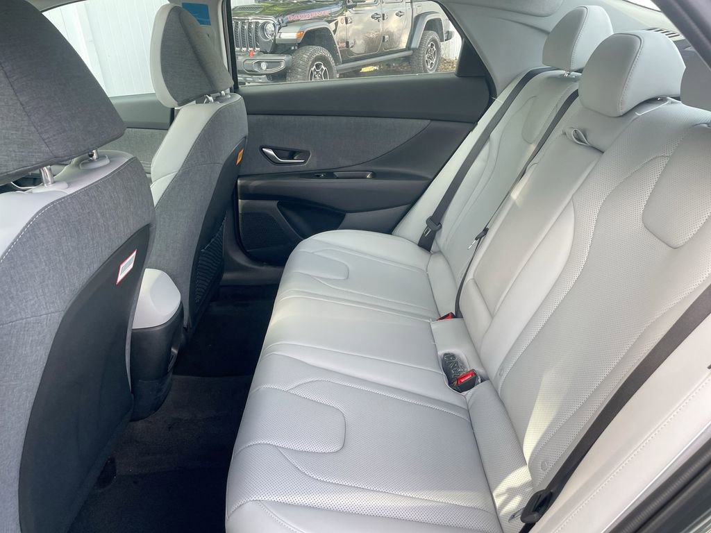 New 2025 Hyundai Elantra Limited image 48