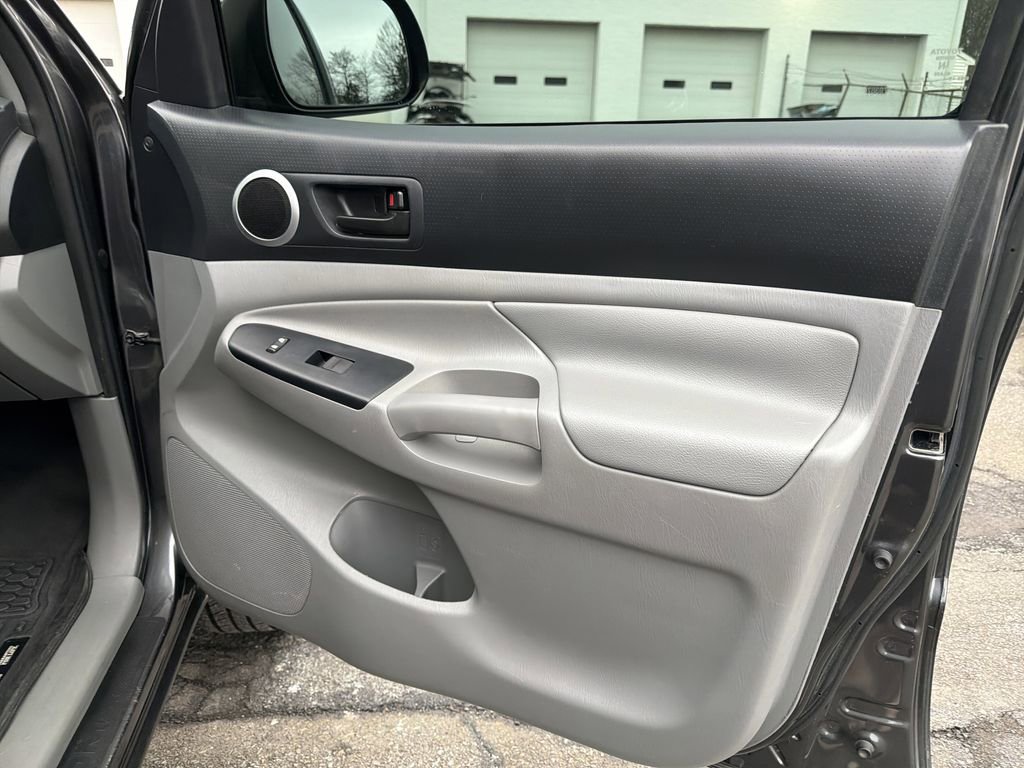 Used 2015 Toyota Tacoma 4x4 Double Cab w/ TRD Off-Road Package image 14