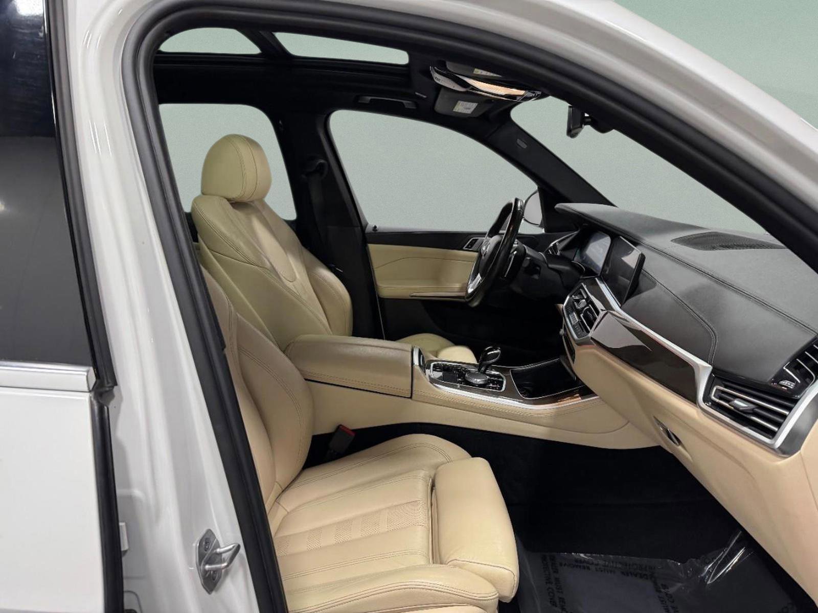 Used 2022 BMW X5 xDrive40i w/ Parking Assistance Package image 19