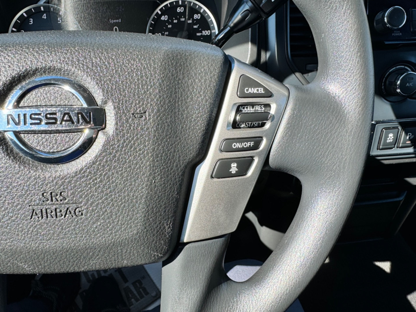Used 2022 Nissan Titan SV AWD/4WD image 11